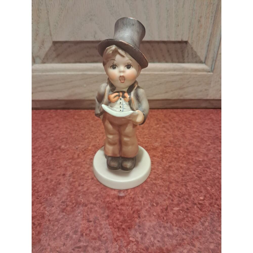 Goebel Hummel "Street Singer" 5" Figurine #131